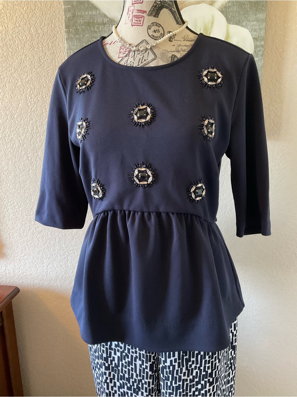 Ann Taylor Navy Short Sleeve Embellished Peplum Blouse Sz M (runs small)